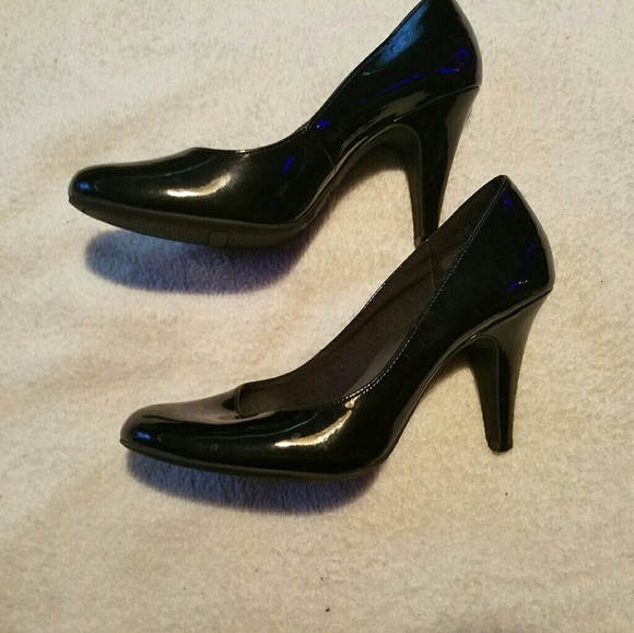 Shoes - Picture 2 of 2